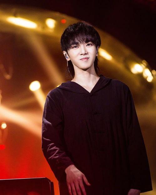 圈内爆料华晨宇和孩子,温馨互动引网友热议  第3张